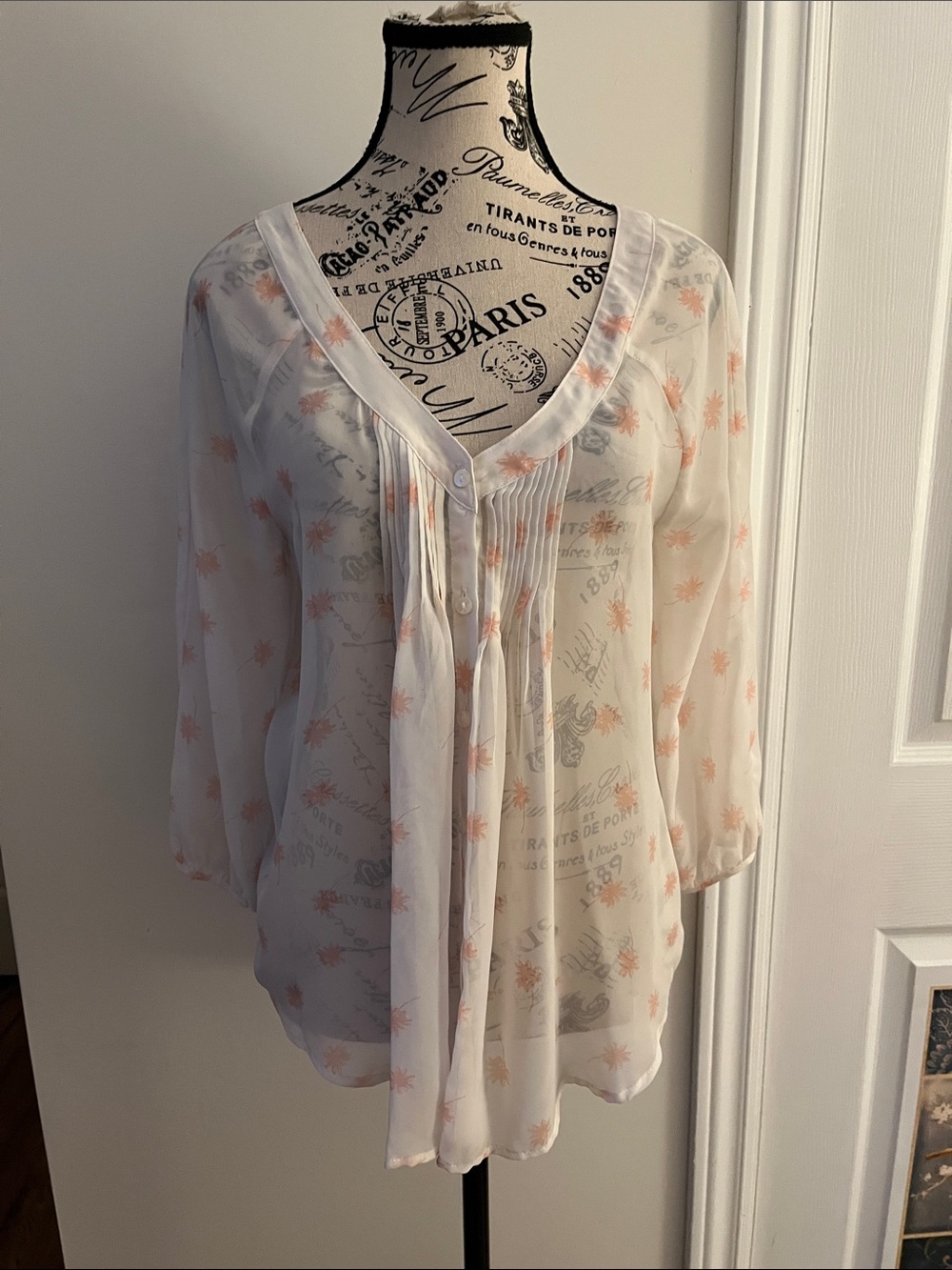 💗Source Unknown White Sheer Blouse with Peach Floral Print